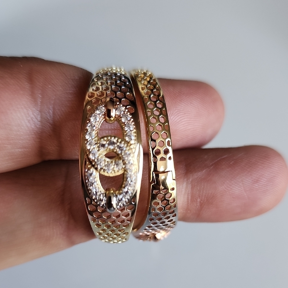 3 Color Gold Plated Textured Earrings with Logo - Picture 5 of 5
